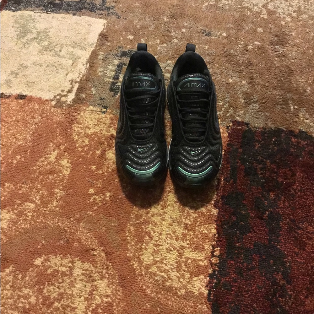 Nike Air Max 720 size 3.5 big kid